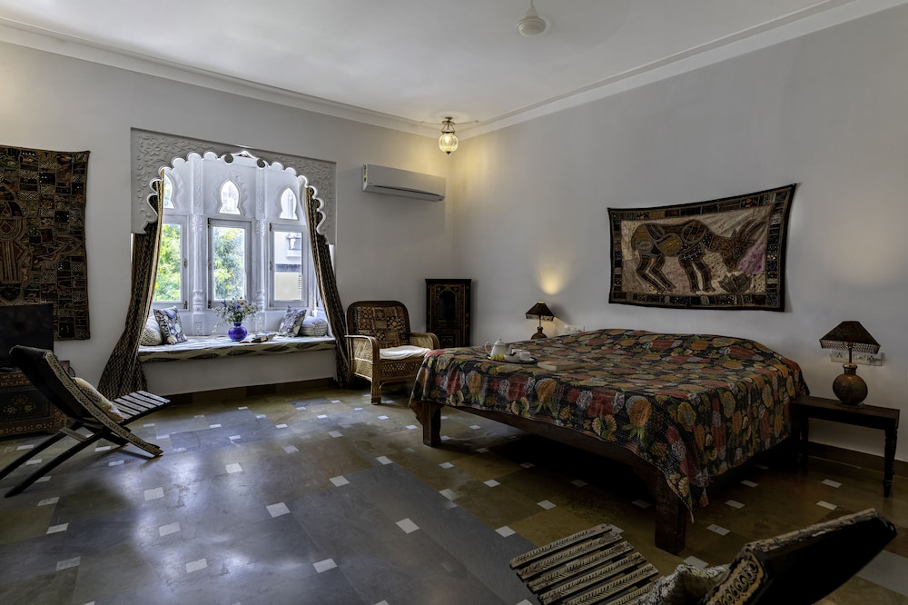 Hibiscus Guest House 24/47