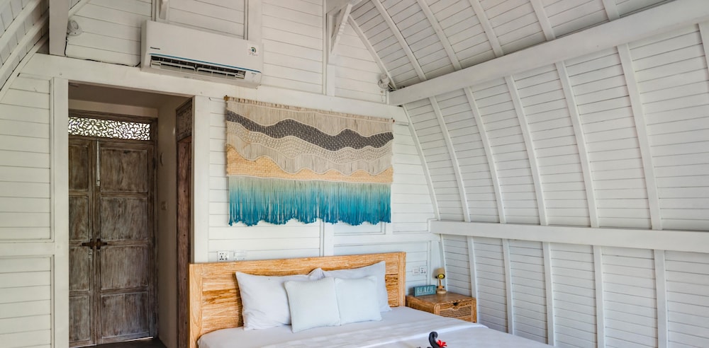 Mambo Beach Resort 7/30
