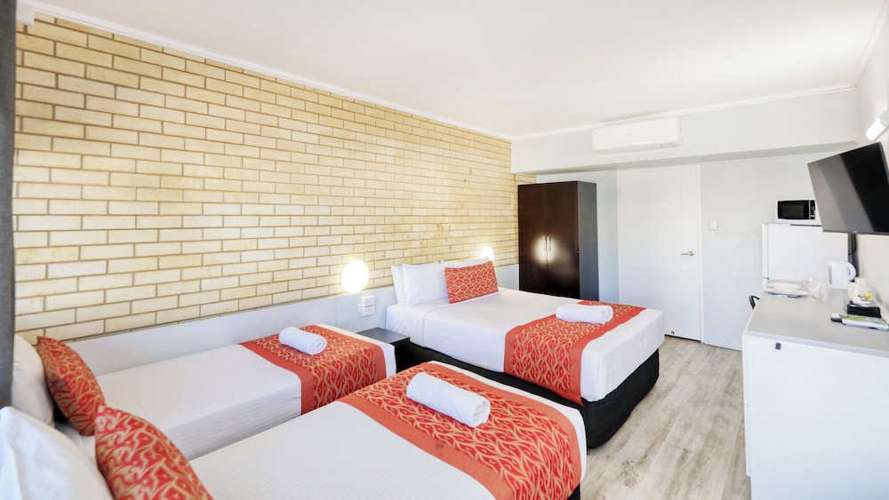 TROPICAL GATEWAY MOTOR INN 20/62