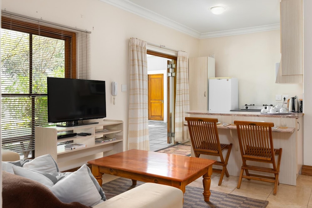 Thomson's Accommodation 21/36