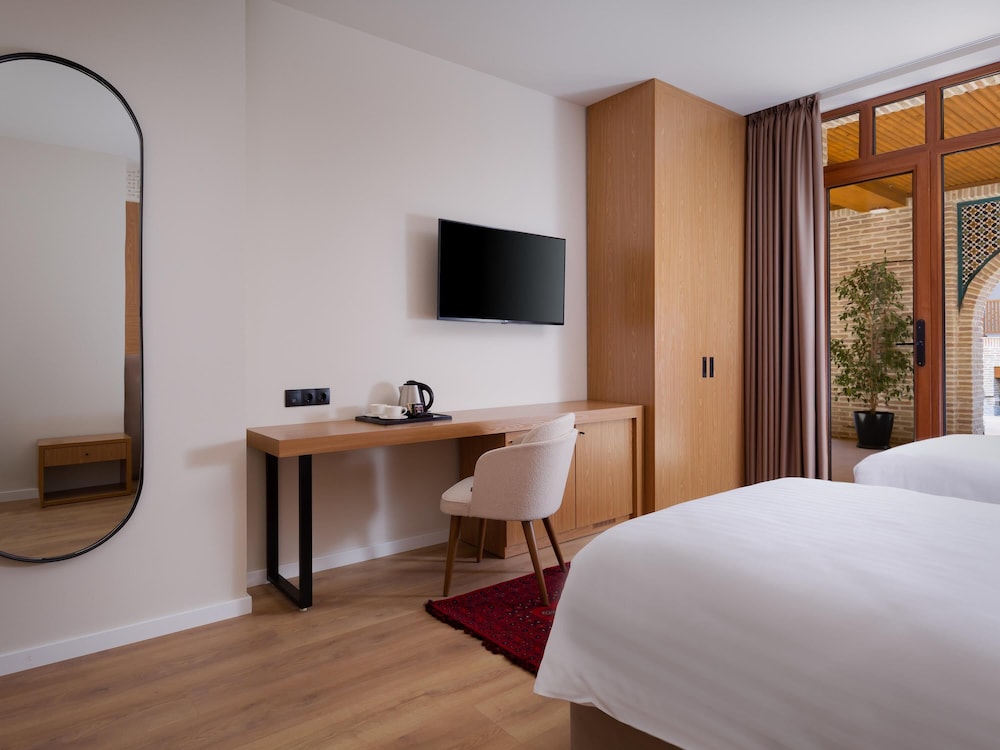 Mercure Bukhara Old Town 24/60
