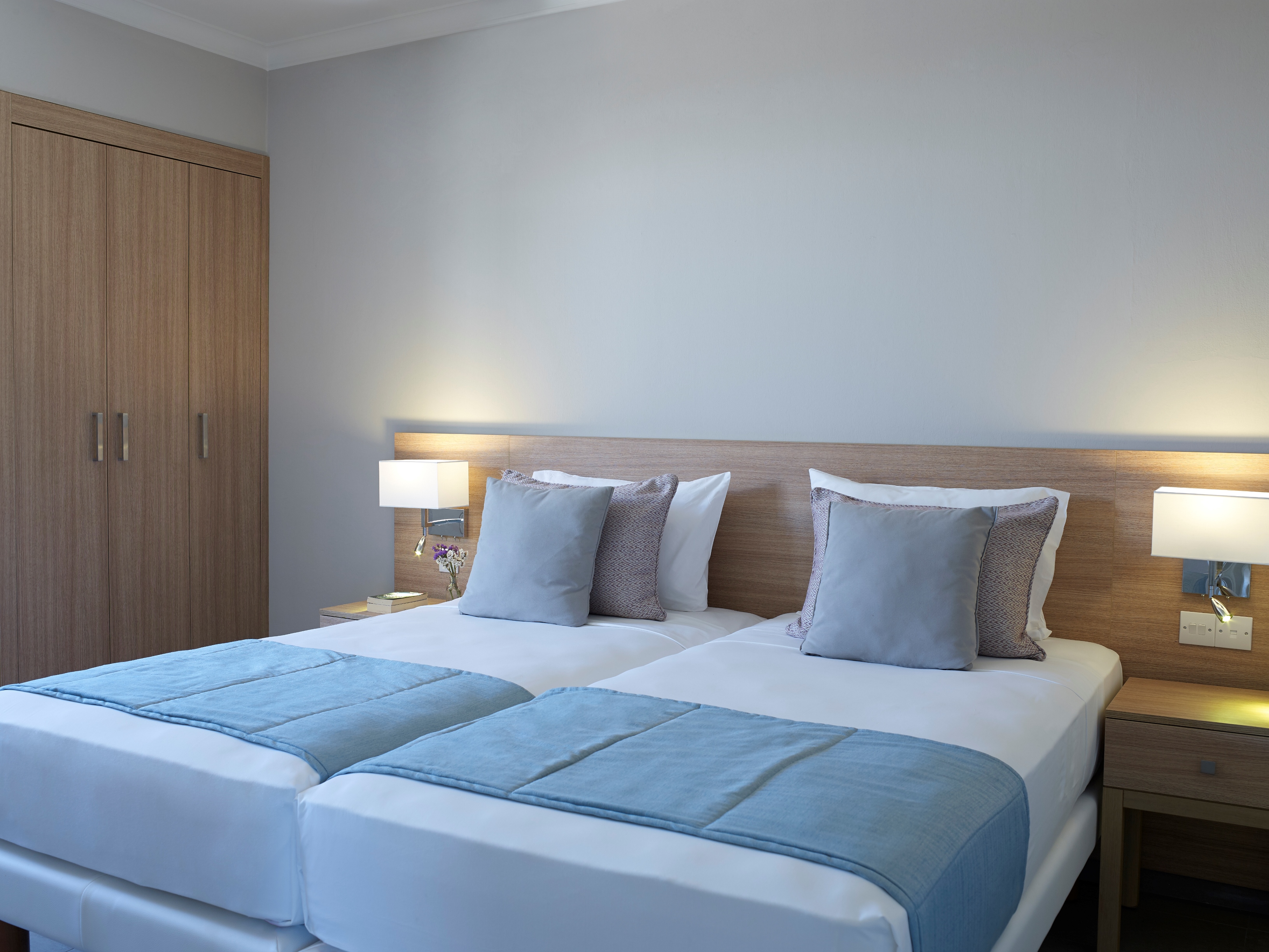 1 BEDROOM, SUITE