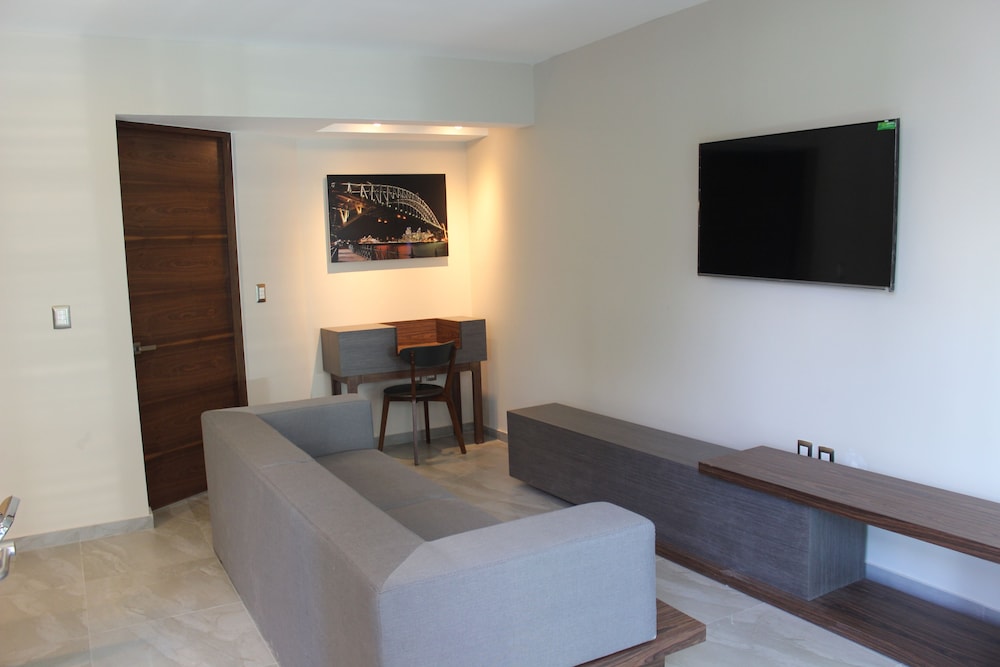 J. Towers Hotel Suites 51/68