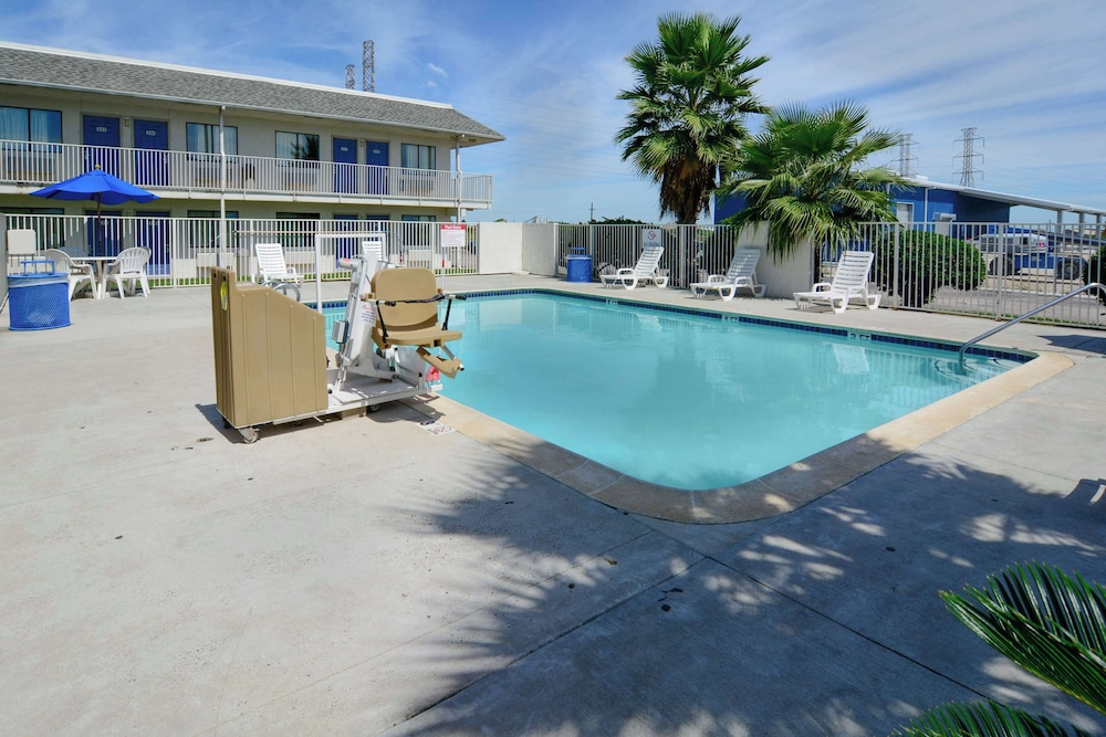 Motel6 Galveston, TX 54/59