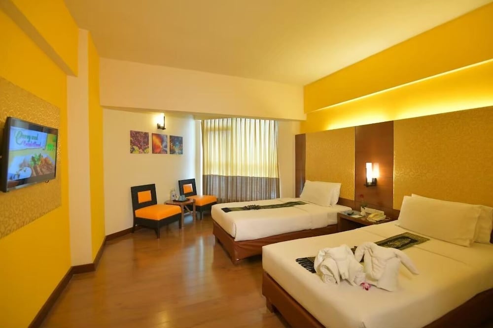SUPERIOR, TWIN BEDS, CITY VIEW