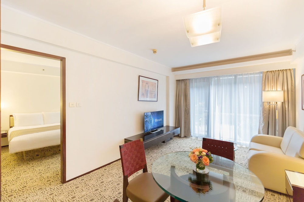 Regal Airport Hotel 47/67