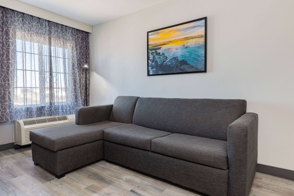 La Quinta Inn & Suites by Wyndham Ardmore 15/23