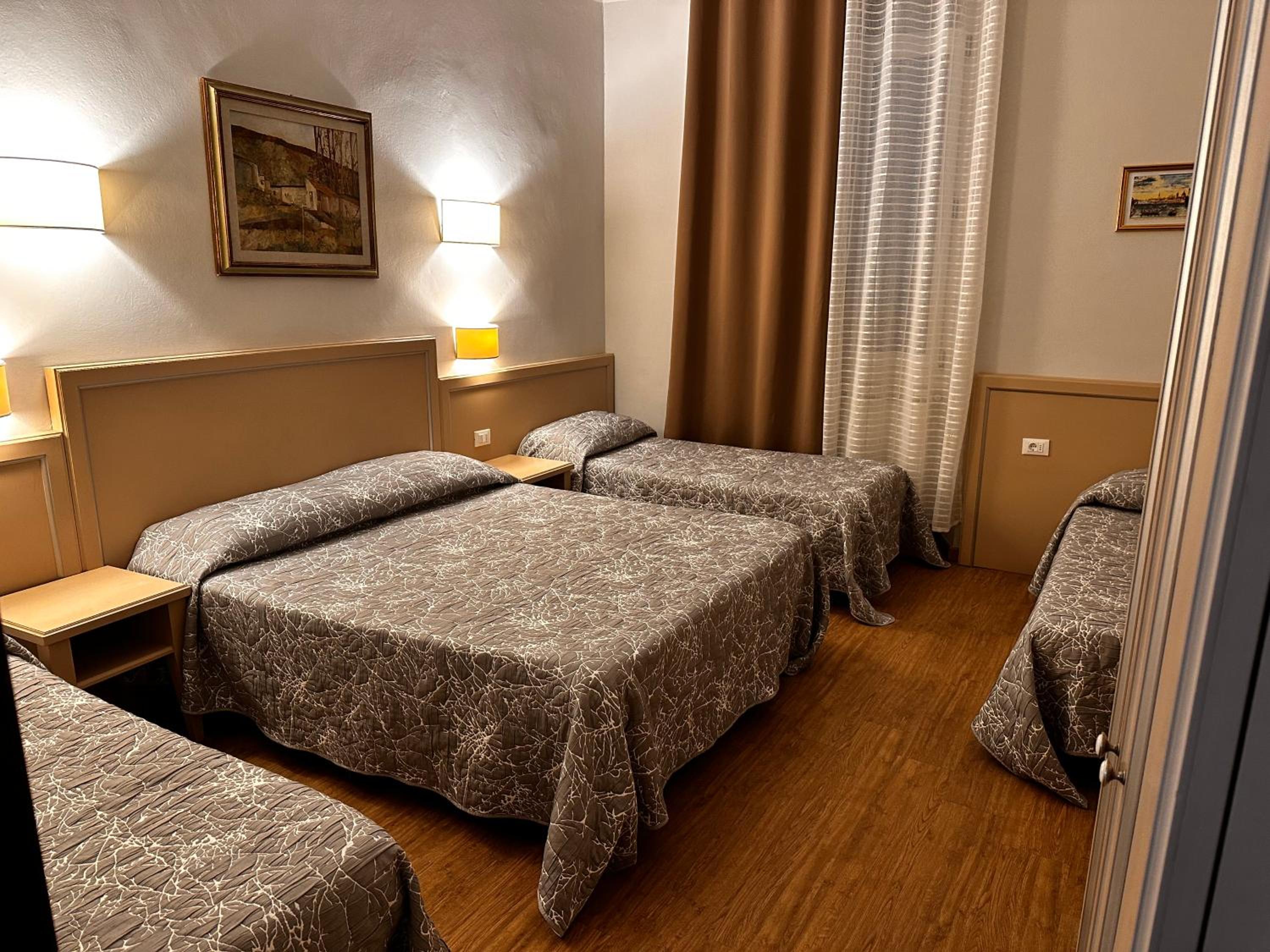 Room, Quintuple