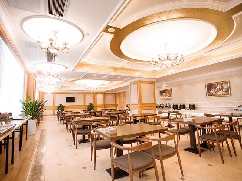 Vienna International Hotel (Hangzhou South Railway Station) 19/23