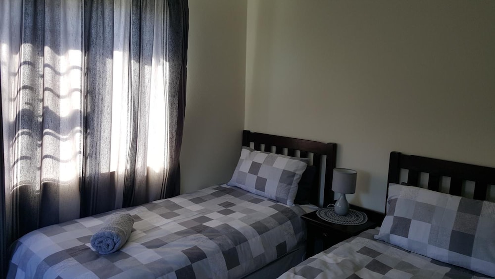 Serengeti Self Catering Units 7/34