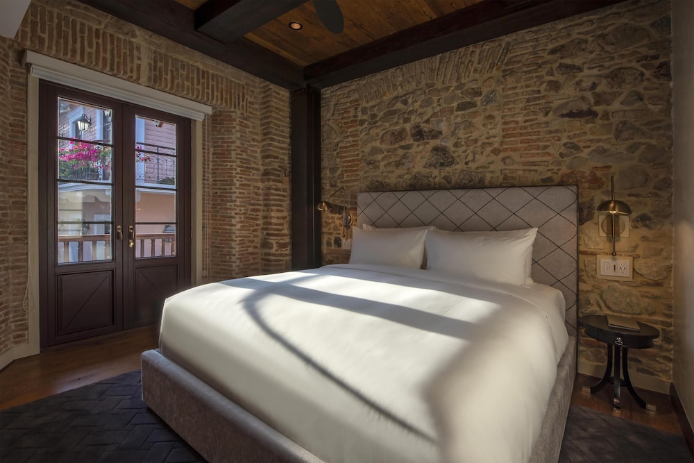 Casco, King Bed، Hotel La Compania In The Unbound Collection By Hyatt 6/10