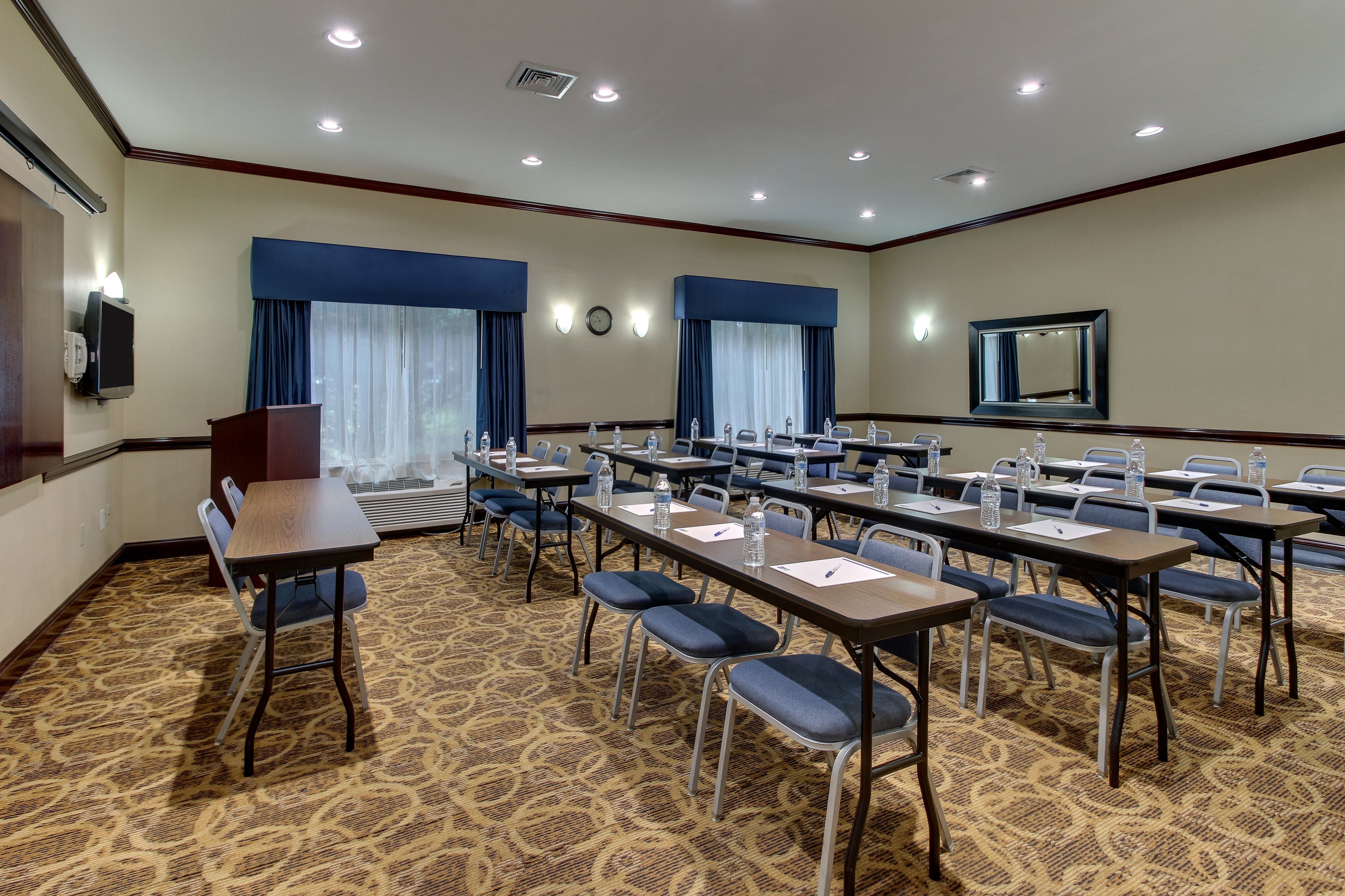 Holiday Inn Express And Suites Allentown West Ex Bw Plus Allentown Inn Suites 47/52