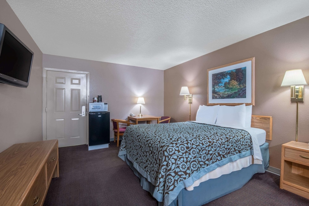 Days Inn by Wyndham Jamestown 16/37