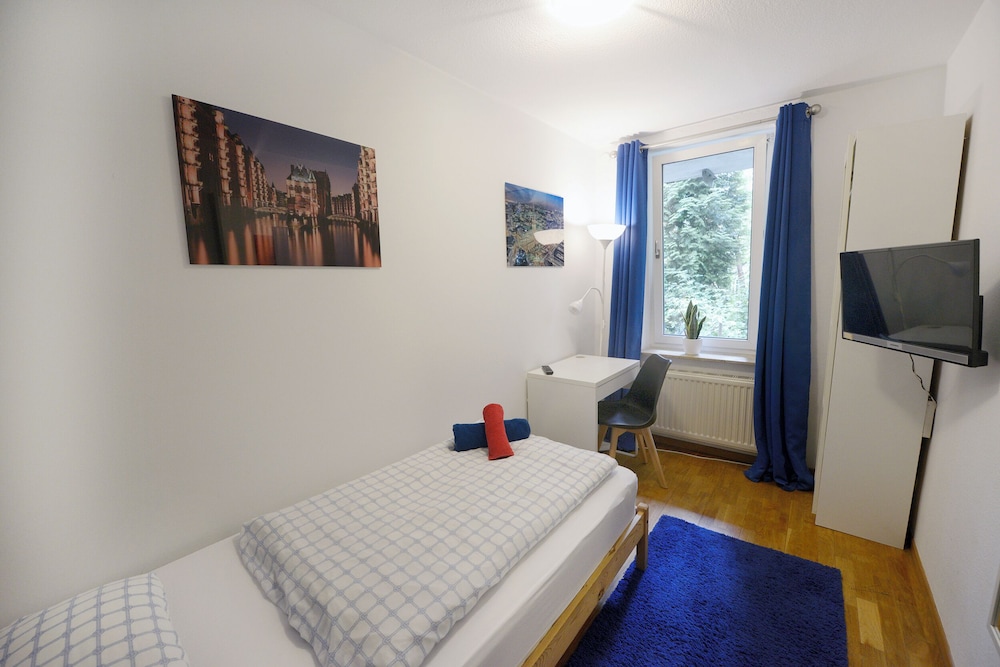 ROOM, SINGLE