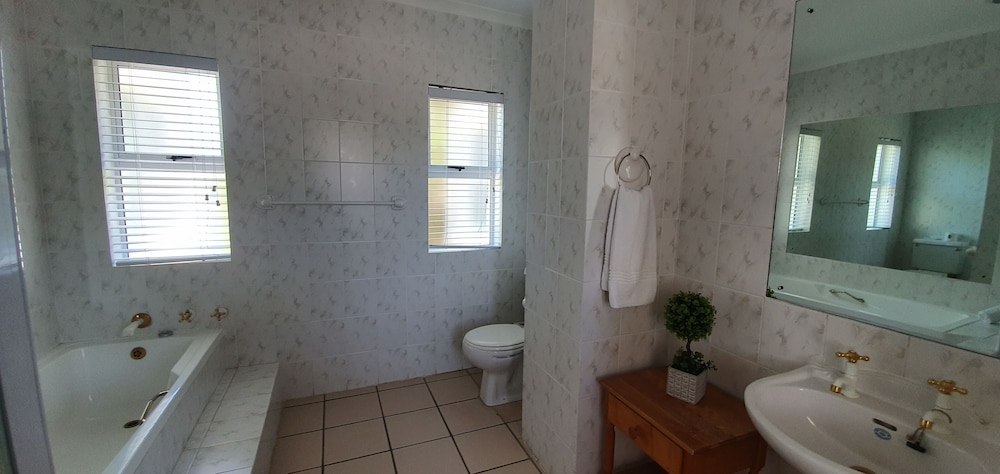 Brenton On Rocks Luxury Guest House 93/97
