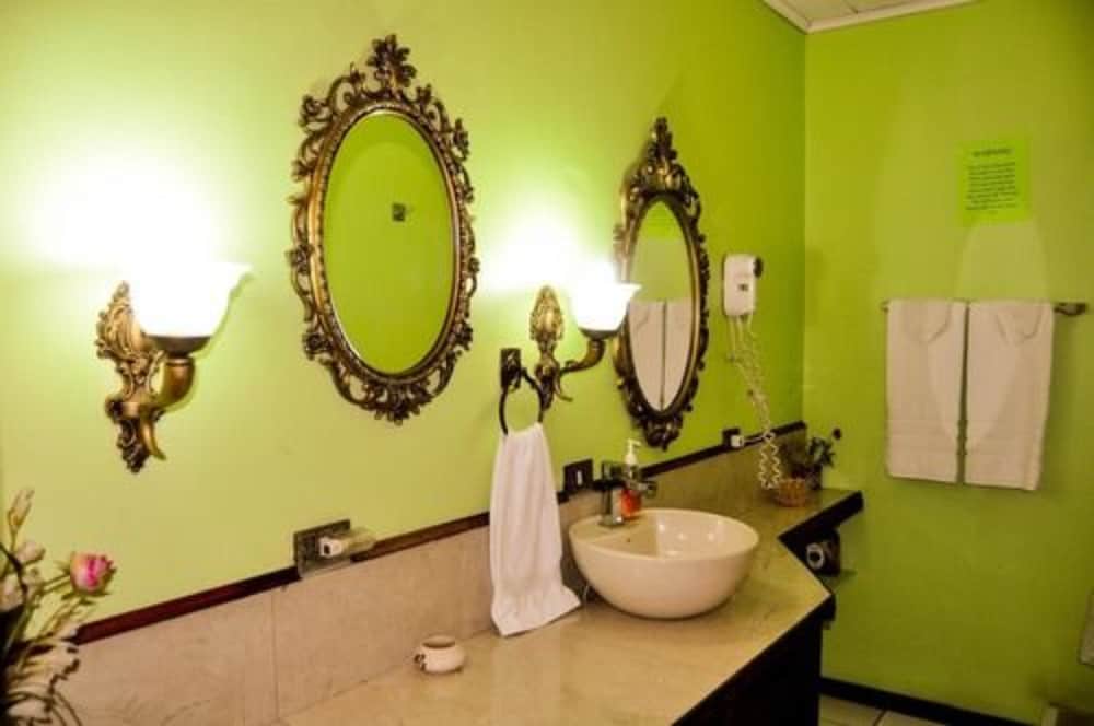 The Cariari Bed and Breakfast 48/50