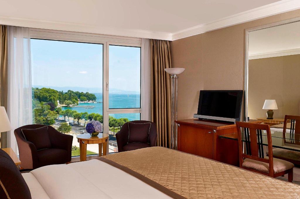 1 Bedroom, Leman, Executive, Suite, King Bed, Lake View, Large