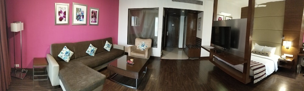 Royal Orchid Central Pune 26/35