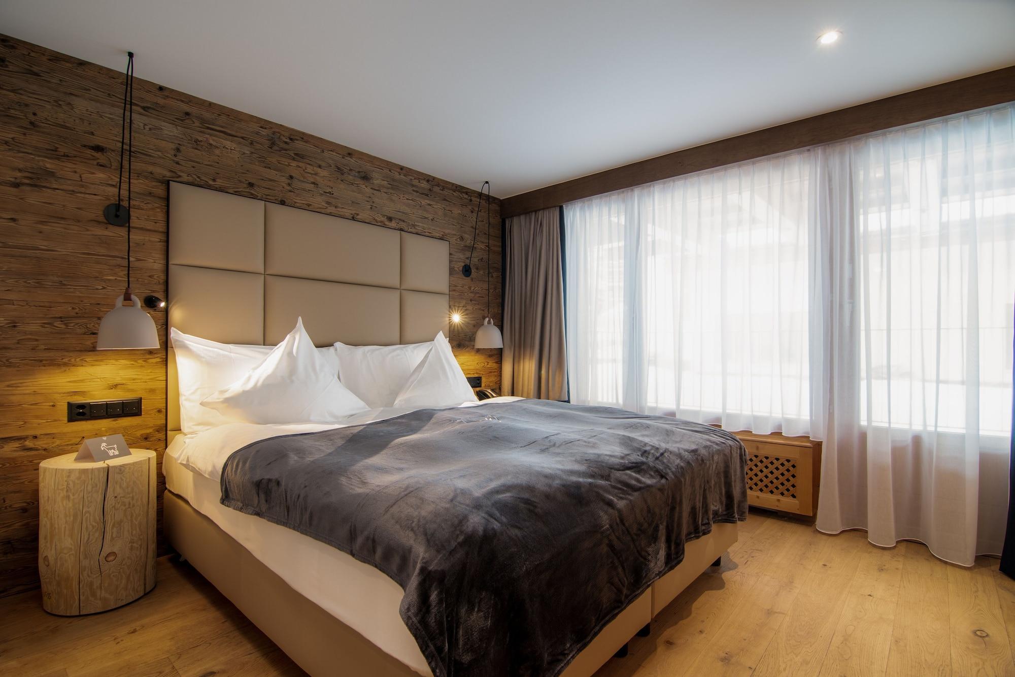 Standard, Double Bed, Village View، Walliserhof Grand Hotel and Spa 2/3