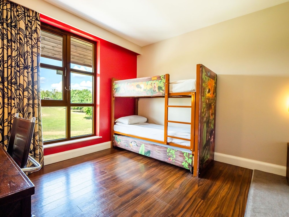 Chessington Resort Hotels 47/90