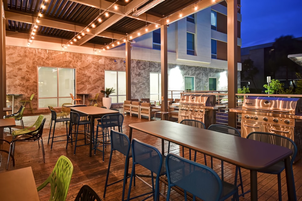 Home2 Suites by Hilton San Francisco Airport North 33/51