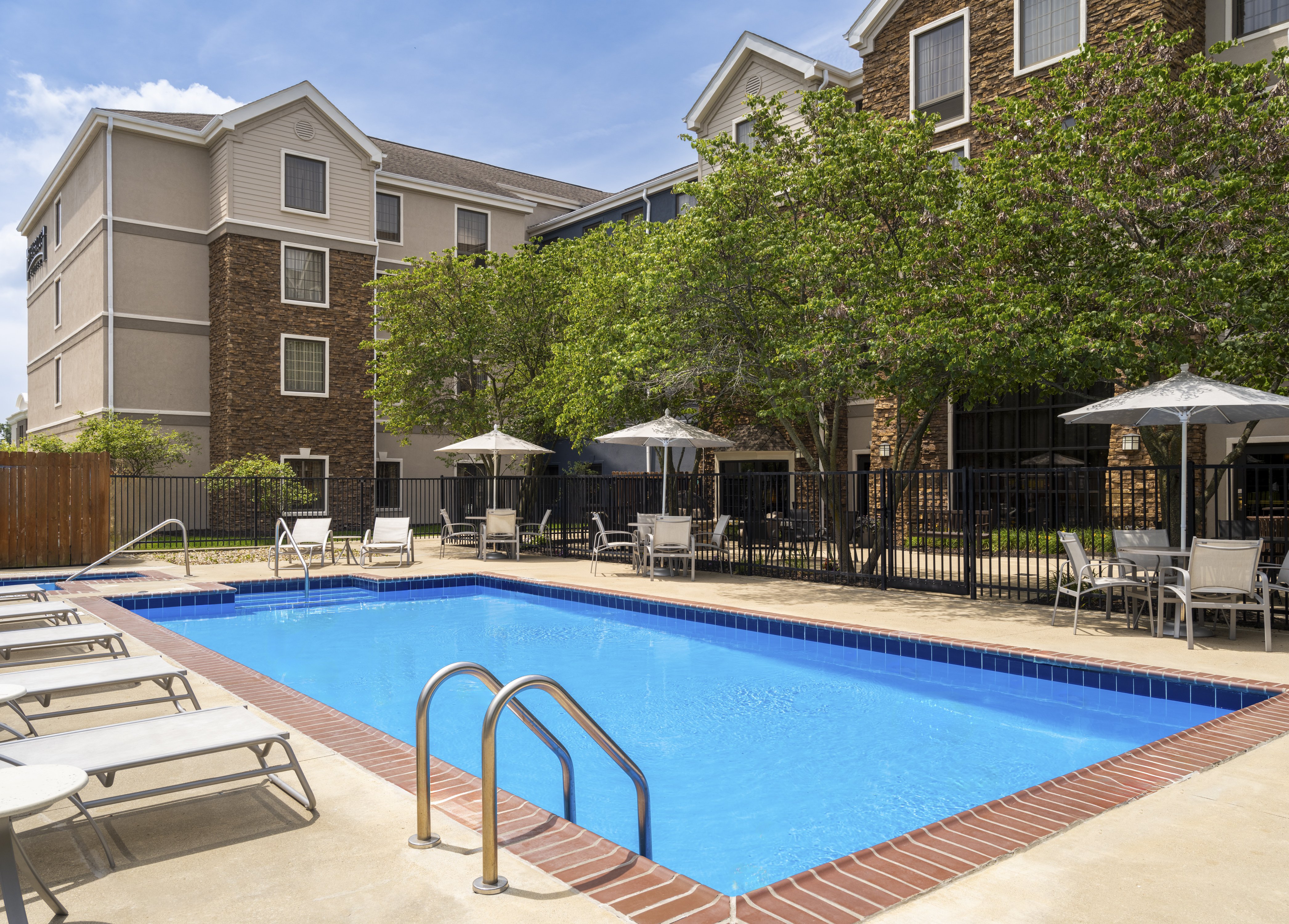 Staybridge Suites Indianapolis Airport 66/70