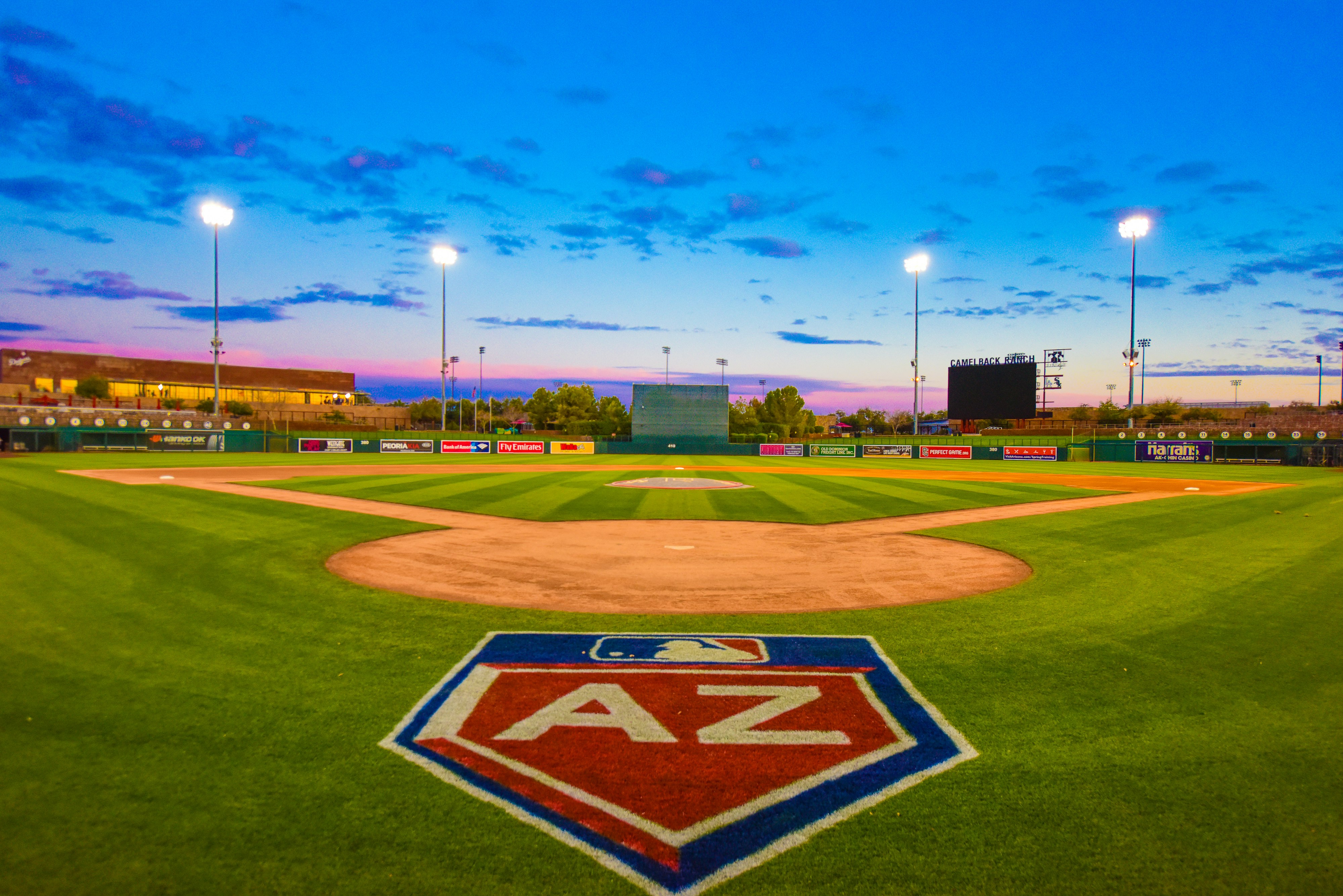 Holiday Inn Glendale - Stadium & Ent Dist 77/77