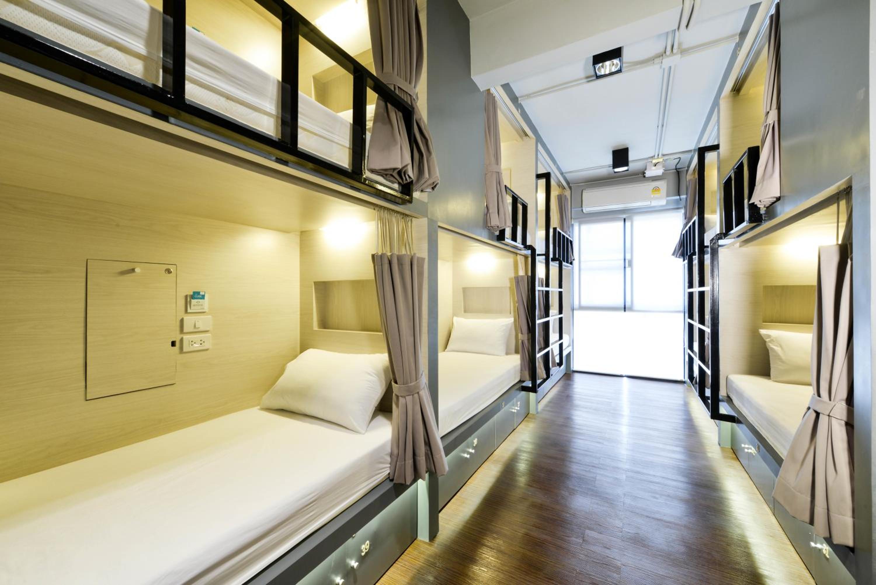 Mixed Dorm, Single, Side Access