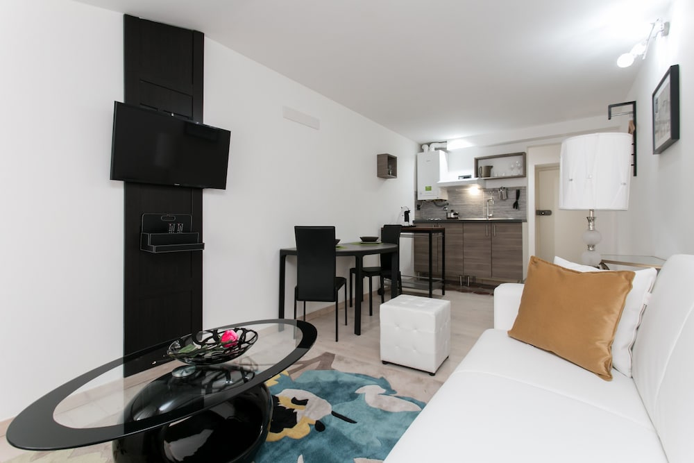 APARTHOTEL DEI MERCANTI 49/67