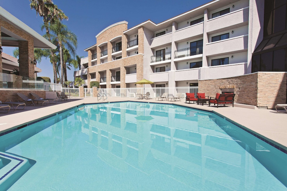 La Quinta Inn & Suites By Wyndham Pomona 7/52