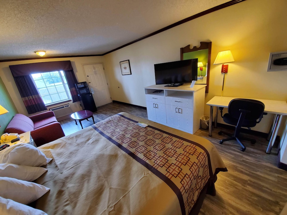 Days Inn by Wyndham Monett 24/25