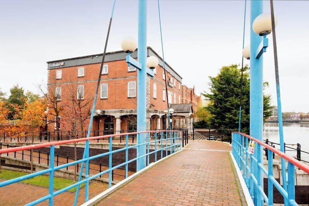 Premier Inn Manchester Salford Quays 37/47