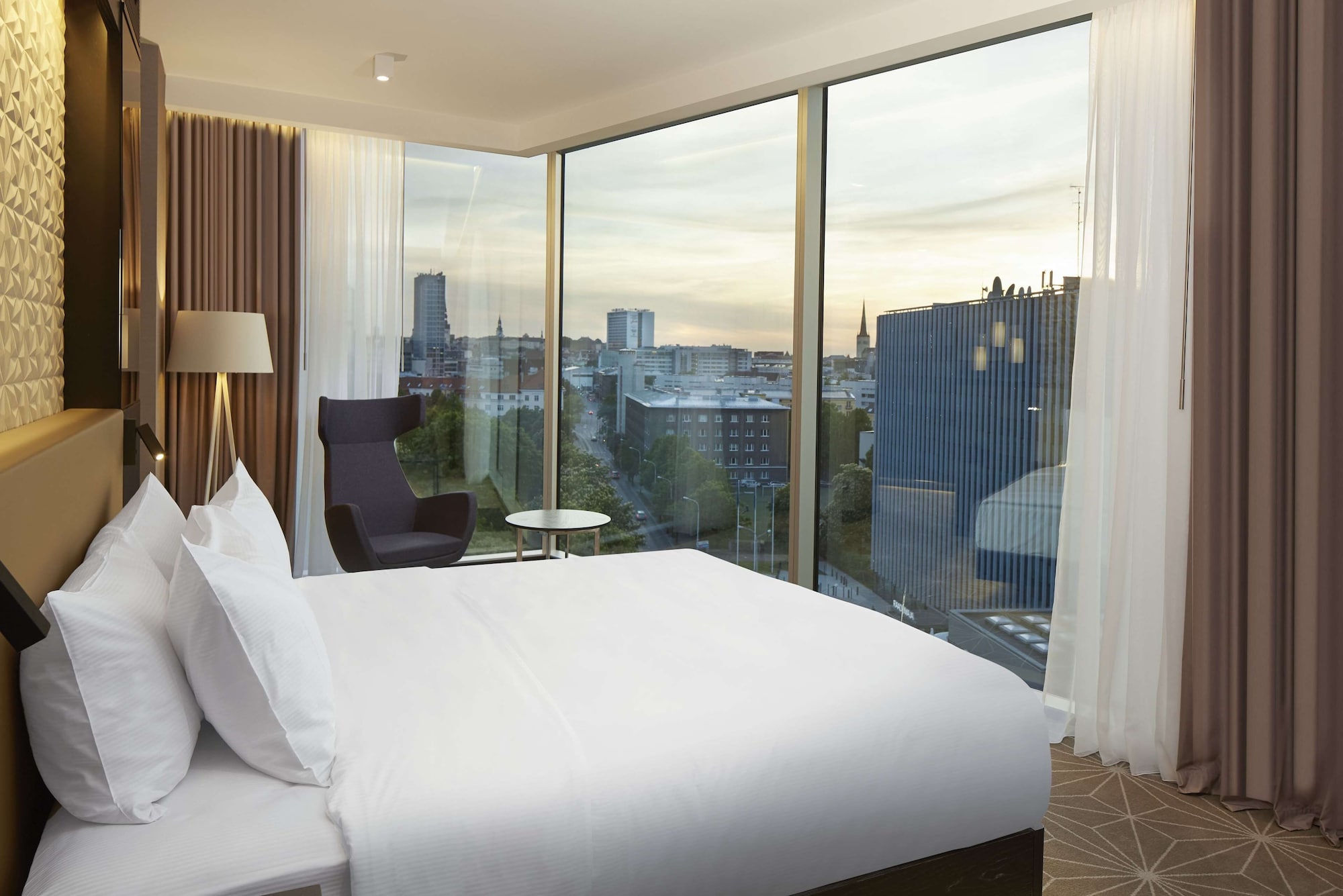 1 BEDROOM, SUITE, KING BED