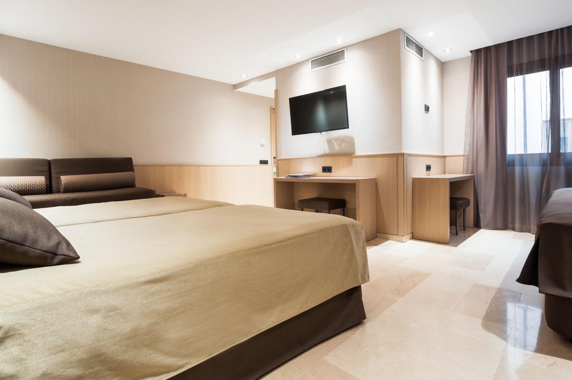 Room, Quadruple