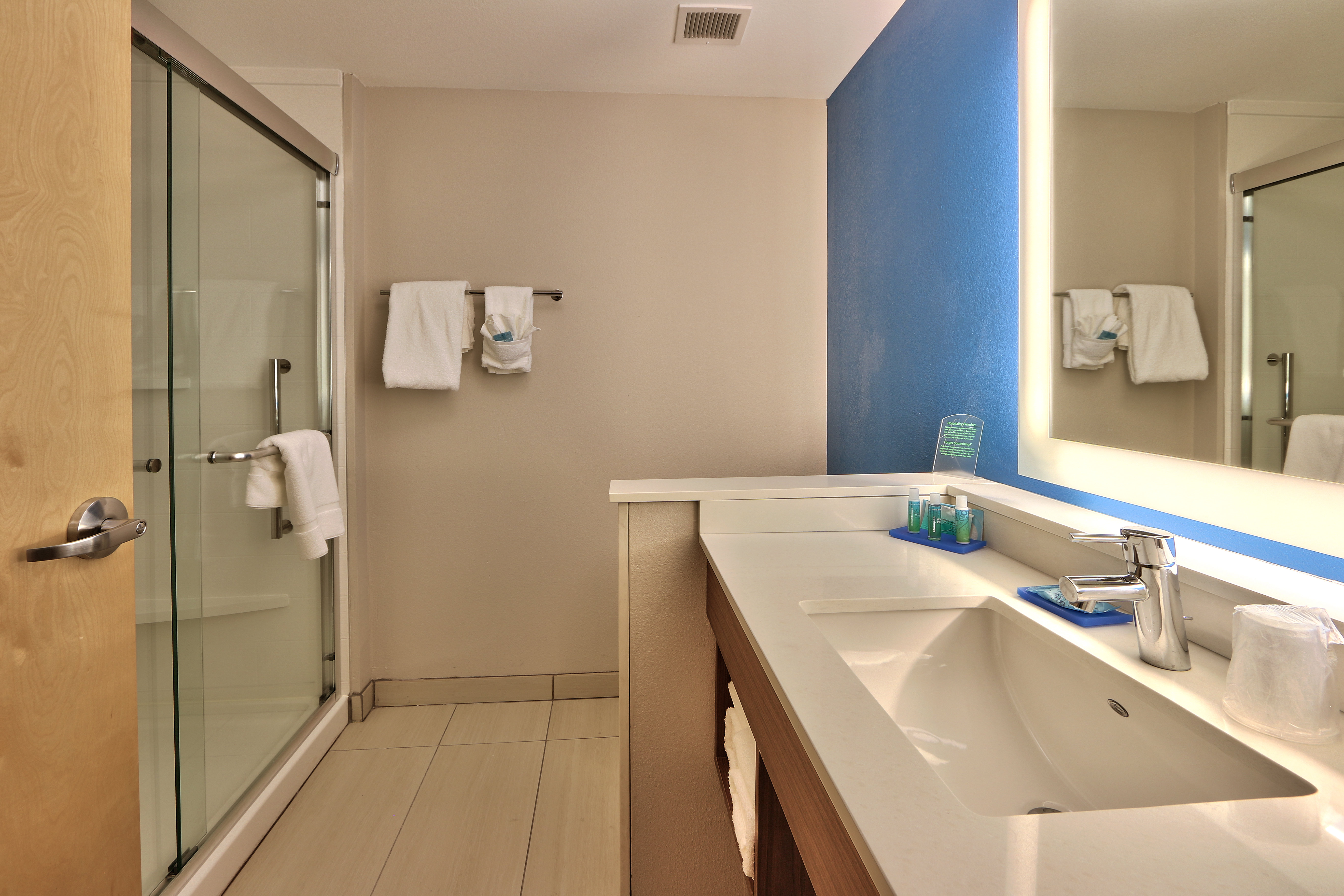 Holiday Inn Express & Suites Roswell 67/68
