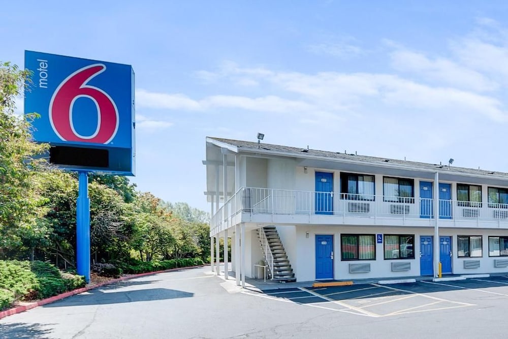 Motel6 Bellingham, WA 34/43