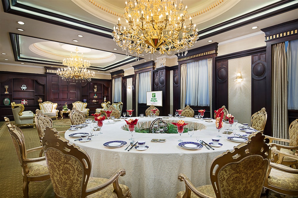HOLIDAY INN ZHENGZHOU 57/69