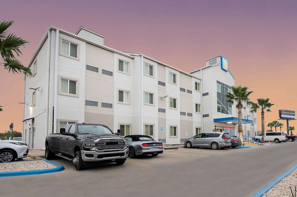 Motel6 Eagle Pass, TX - Lakeside 45/59