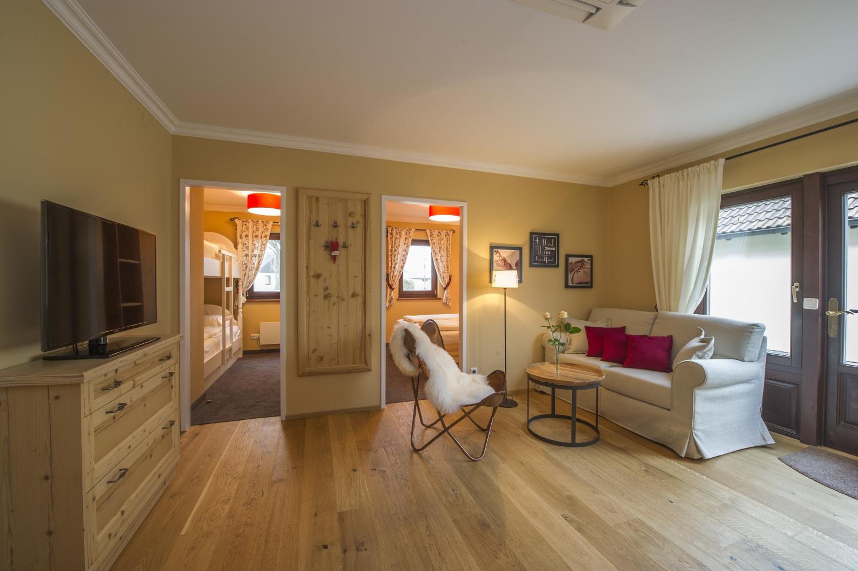 2 Bedrooms, Bungalow