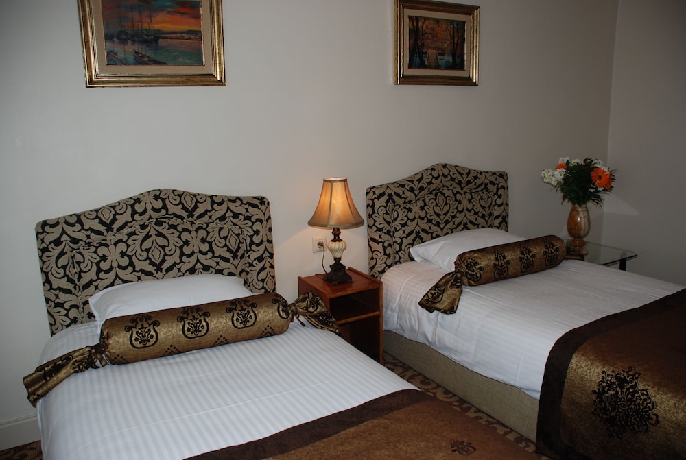 1 BEDROOM, STANDARD, DOUBLE OR TWIN BED, CITY VIEW