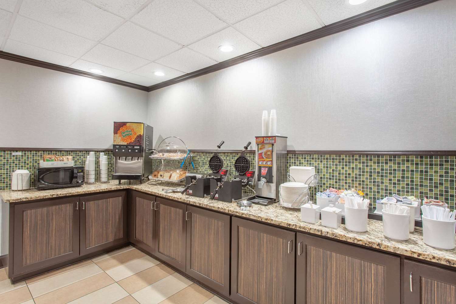 Wingate by Wyndham Charleston Coliseum 14/14