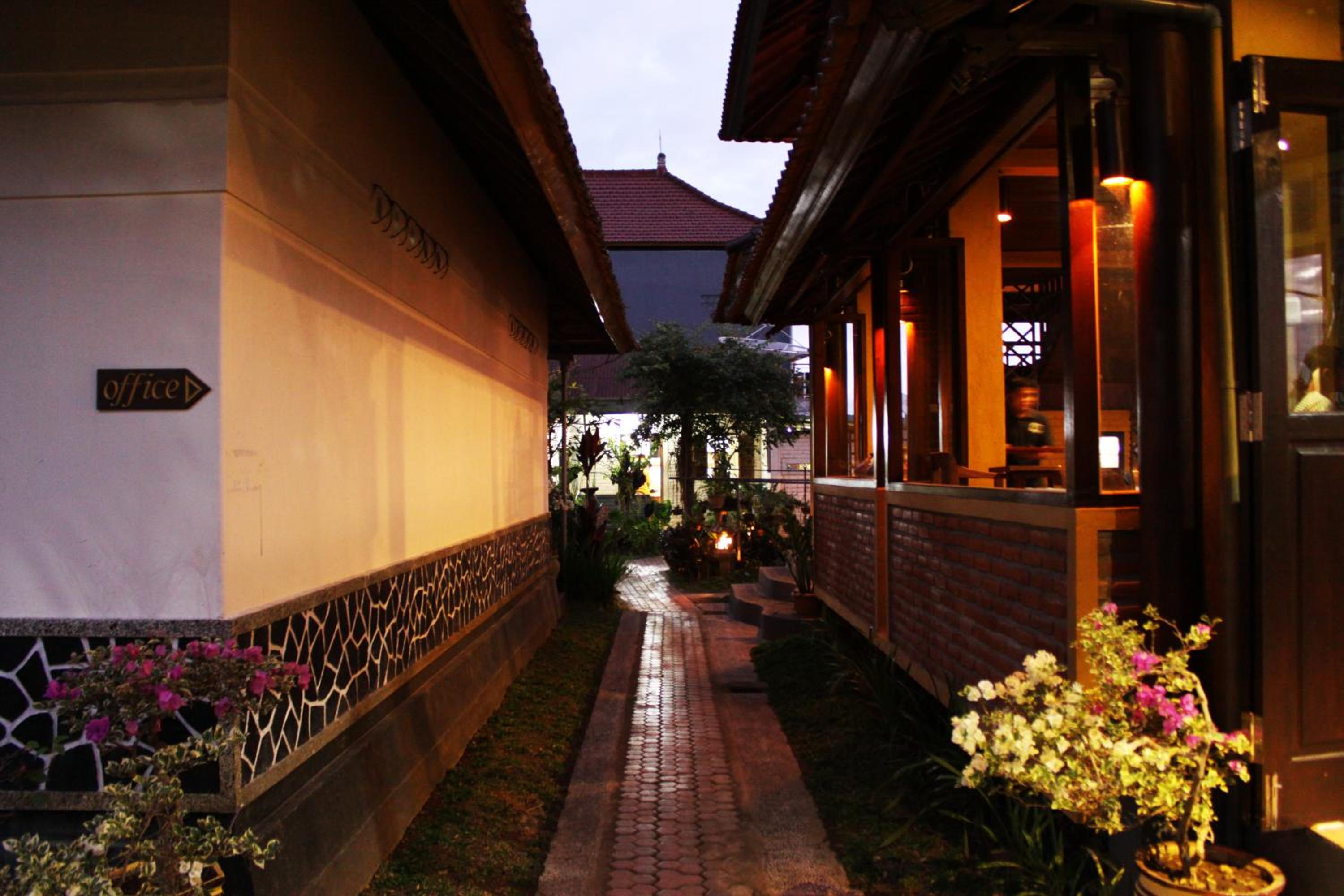 Guru Ratna Homestay 21/23