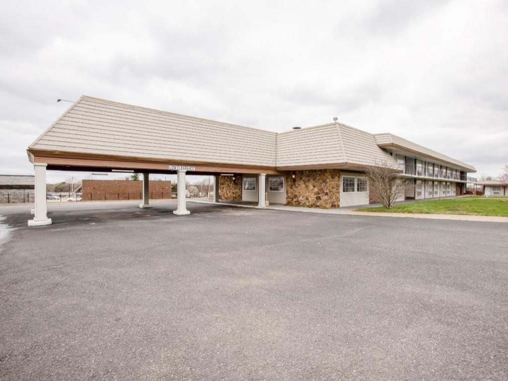 Hotel Lebanon MO I-44 28/33