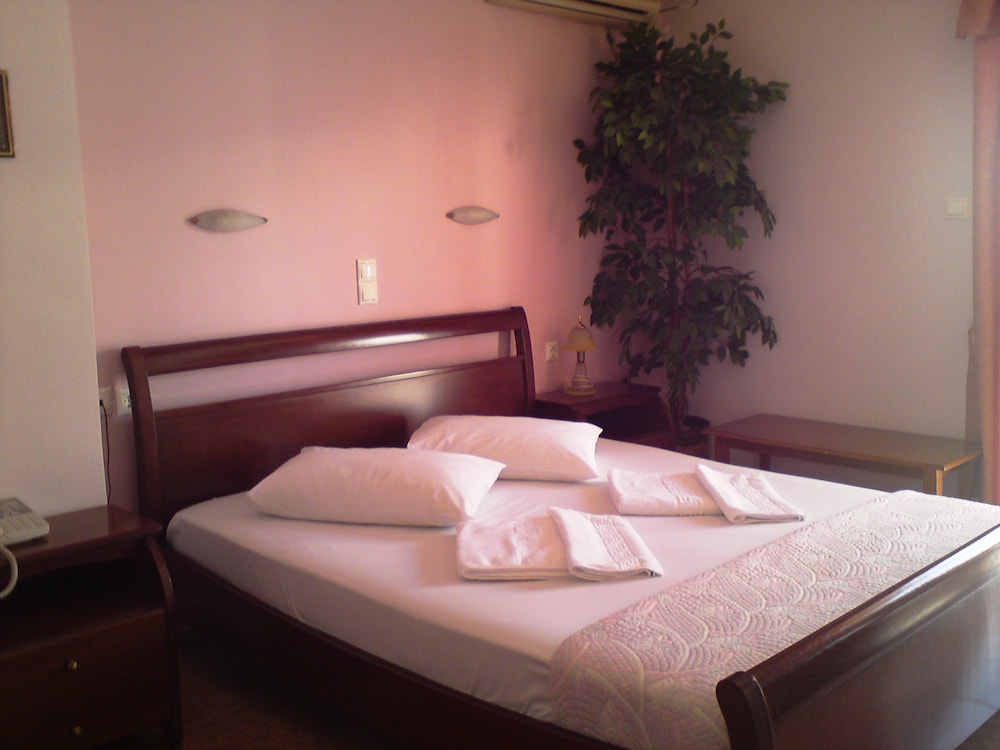 Faros 2 Hotel 24/36