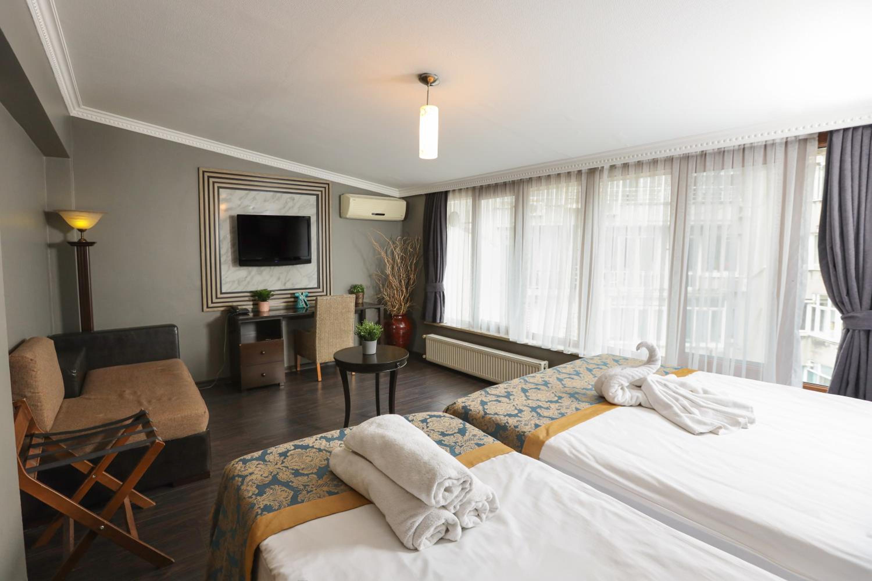Deluxe, Suite, 1 Double and 1 Single Bed, Cumbali Luxury Boutique Hotel 2/2