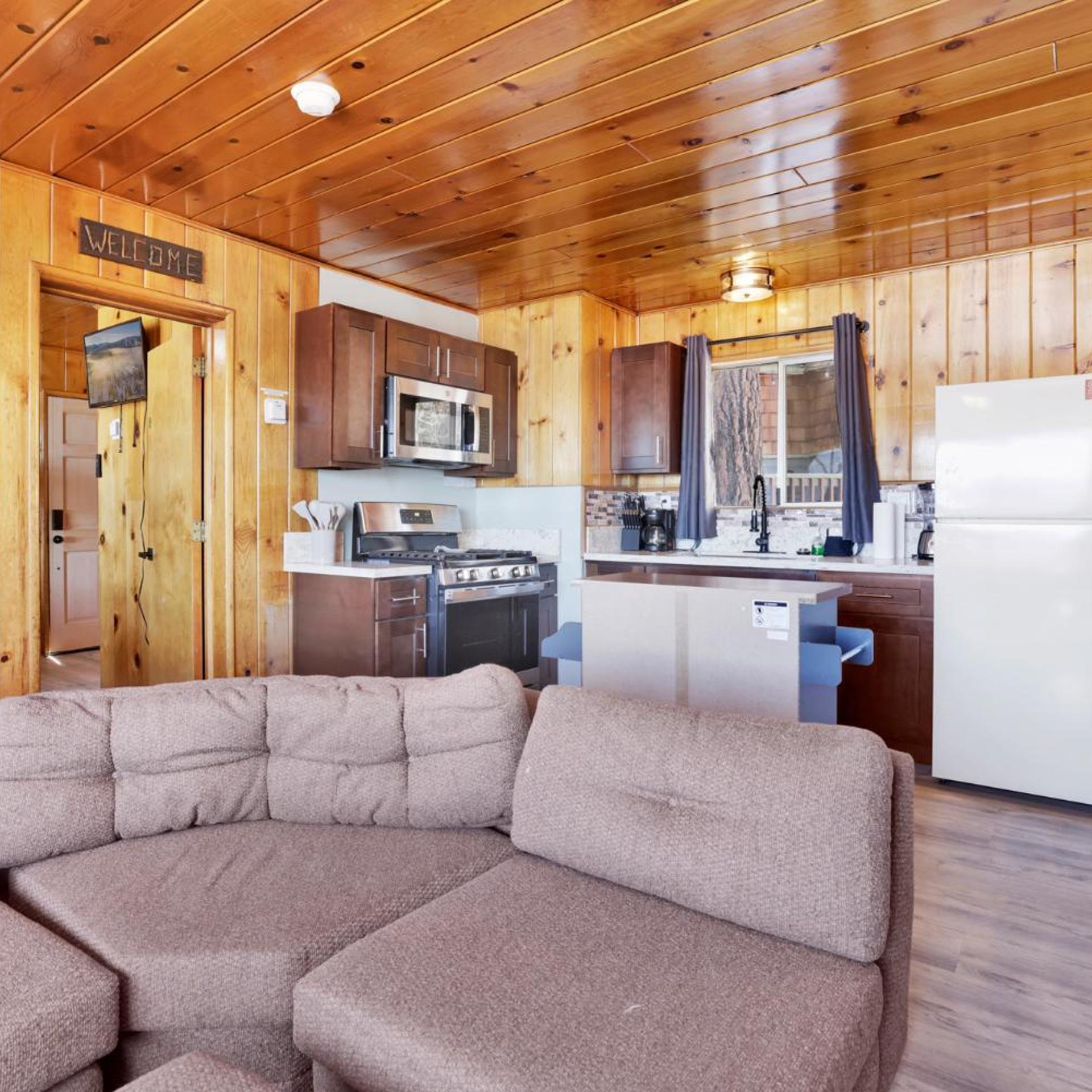 Sunrise Lakefront Family Cabin by Big Bear Vacations 19/39