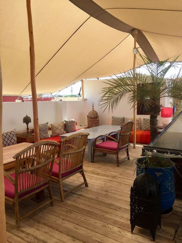 RIAD A LA BELLE ETOILE 68/83