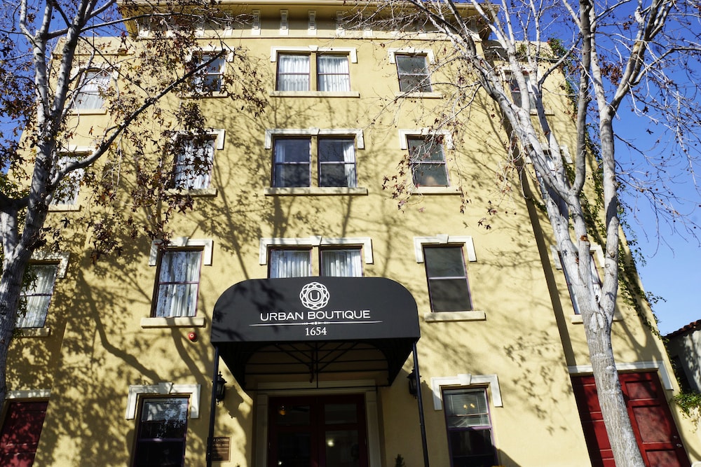 Urban Boutique Hotel 10/82