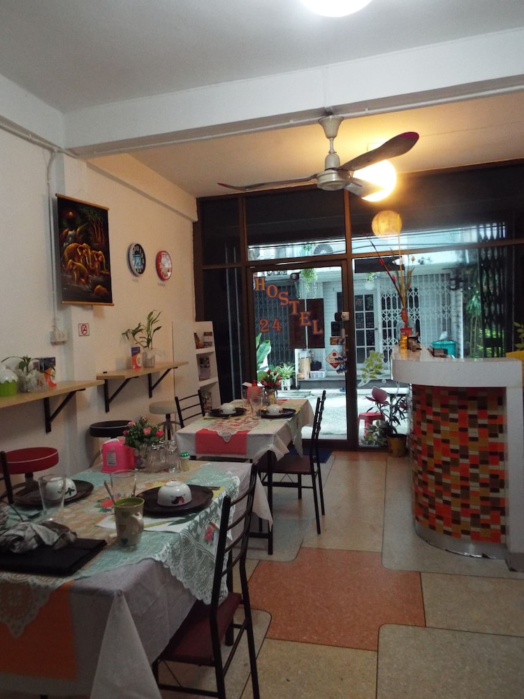 Hostel 24 36/50