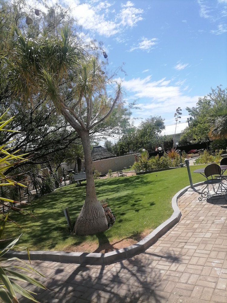 Daisy Country Lodge 24/50